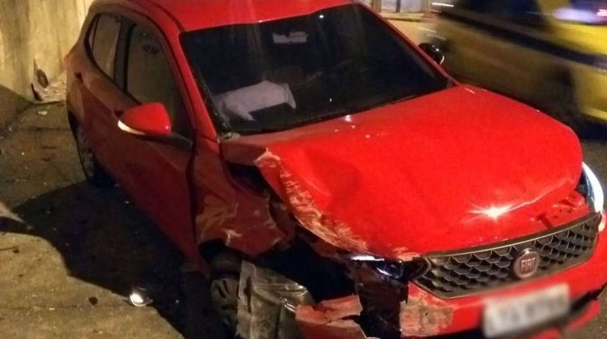 Carro roubado por bandidos no Méier - Divulgação / Polícia Militar