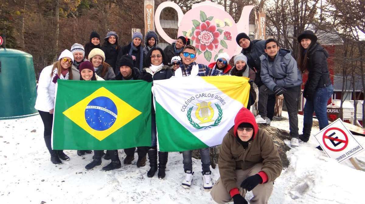 Alunos do Colégio Carlos Gomes já passaram dez dias na Patagônia. Próximos destinos serão Disney e Japão - FOTOS Divulgação
