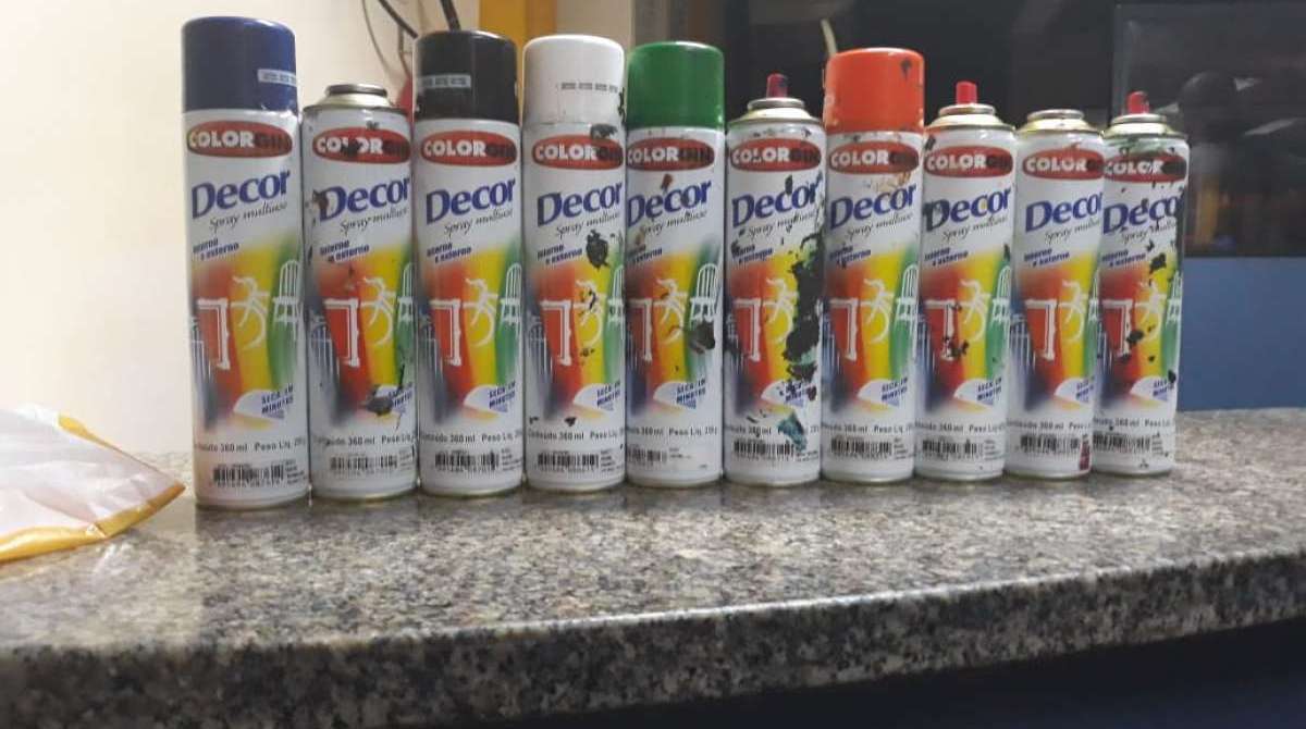 Sprays apreendidos com o mesmo grupo no fim de semana, após pichações também no Parque Garota de Ipanema, segundo a Guarda Municipal