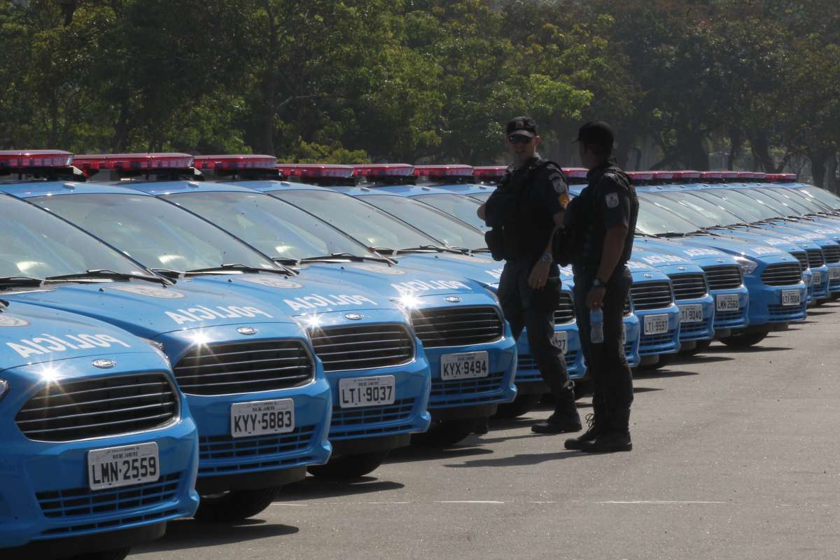 4-26-8--20 - Cerimonia de Entrega de 262 viaturas para a Policia Militar com a presença do Governador Luiz Fernando Pezão, General Braga Neto e Coronel Richard Nunes, Monumento dos Pracinhas. Foto de Maíra Coelho / Agência O Dia. Cidade, Polícia Militar, Viaturas, Carros, Investimento, Intervenção, Exército,
