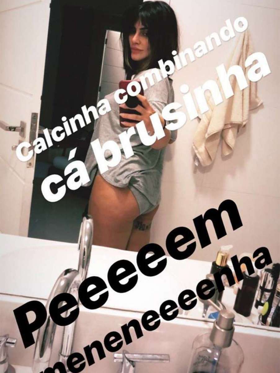 Cleo Pires mostra seu 'pijaminha' na Web - Reprodução Internet