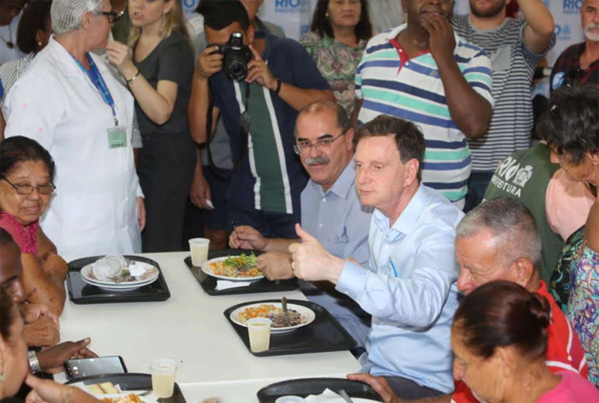 Crivella almoçou em restaurante popular - Divulgação