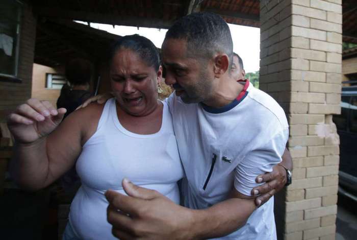 Suspeitos que foram presos em uma festa da mil�cia em Santa Cruz, conseguem o alvar� de soltura e deixam o presidio de Gericin� em Bangu. Foto: Daniel Castelo Branco / Ag�ncia O Dia