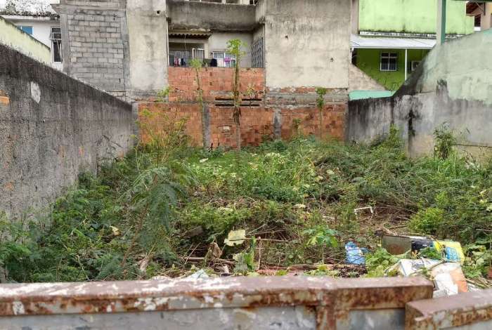 Terreno est� abandonado, em Caxias