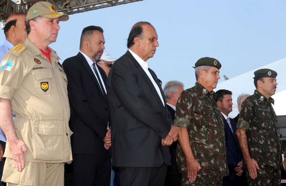 Governador na cerimonia de entrega de 265 viaturas para PM - Carlos Magno