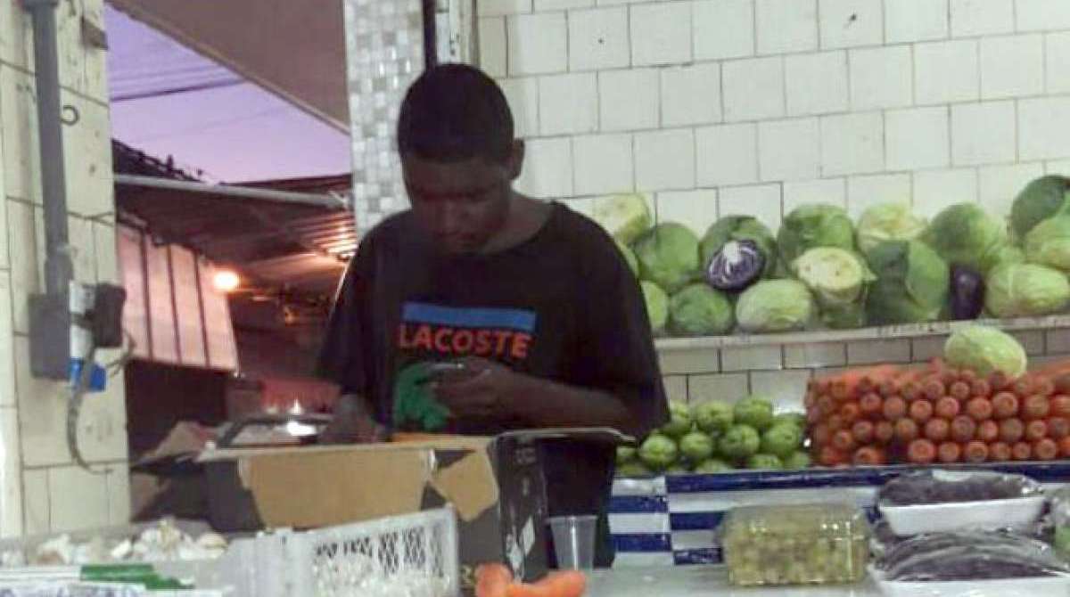 Renato em seu trabalho - Arquivo Pessoal