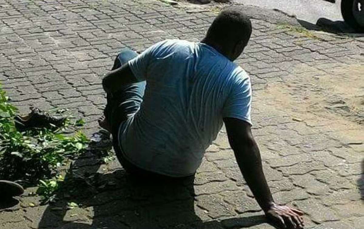 Bandido quebrou as duas pernas - Reprodução Facebook