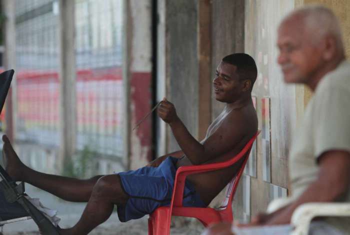 De novo em casa, Renatinho, como � conhecido no bairro da Zona Oeste, vai ganhar festa com bolo e salgadinhos nos pr�ximos dias