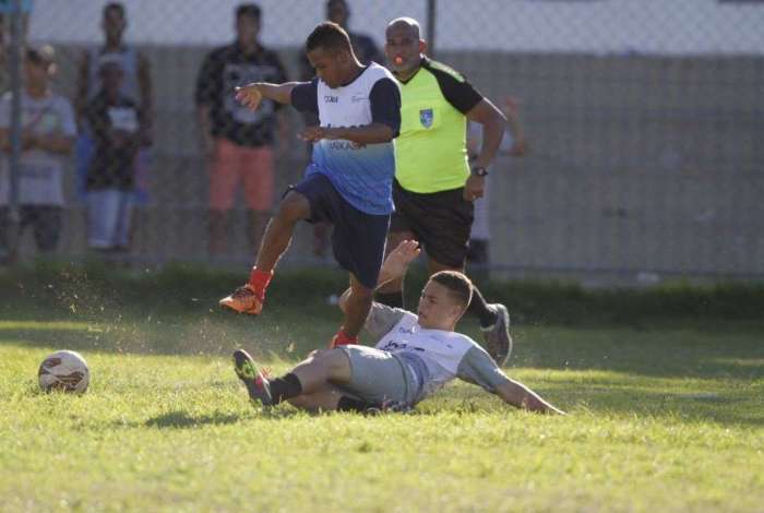 Disputas no futebol de campo sub-17 s�o imprevis�veis