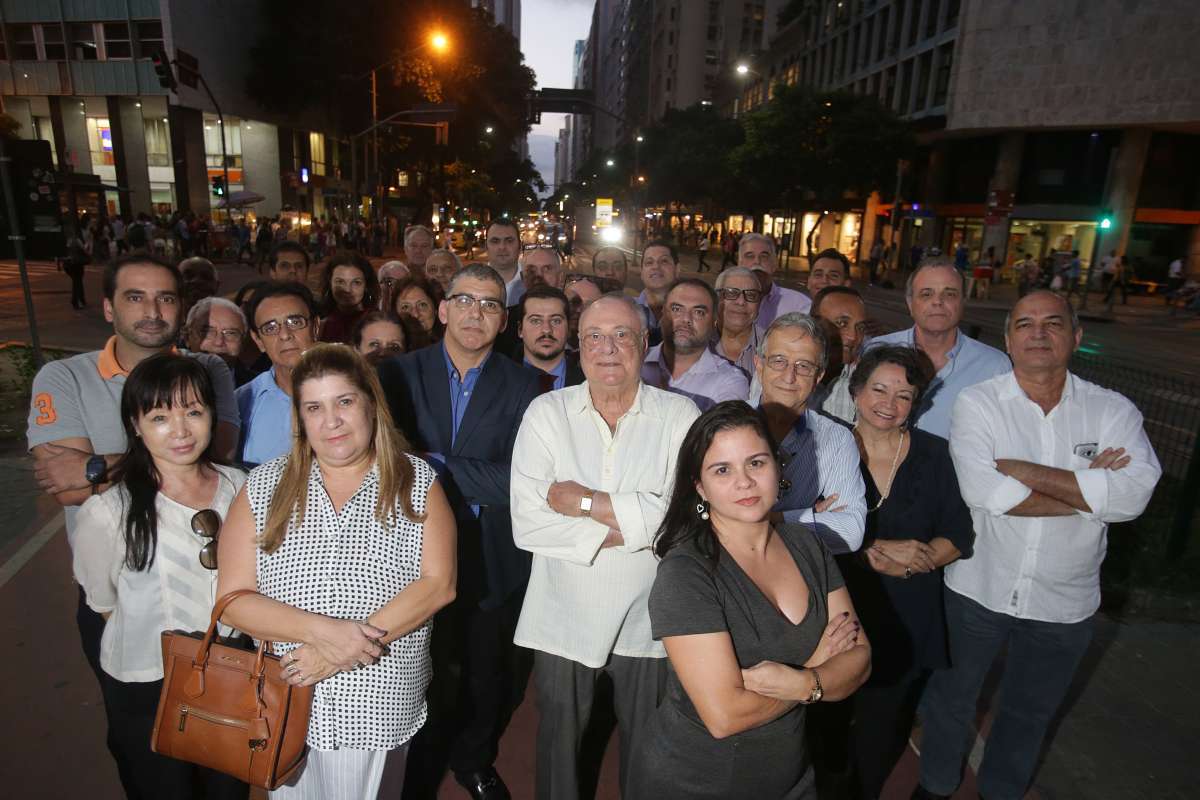 Eleições no CRECI. Na foto Marcelo Moura ( de terno e blusa azul sem gravata) candidato da Chapa 2. Foto: Daniel Castelo Branco / Agência O Dia
