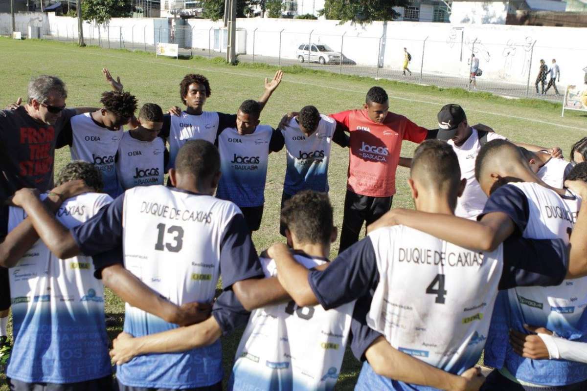 Duque de Caxias conquistou o título do futebol de campo sub-17 no ano passado - Arquivo