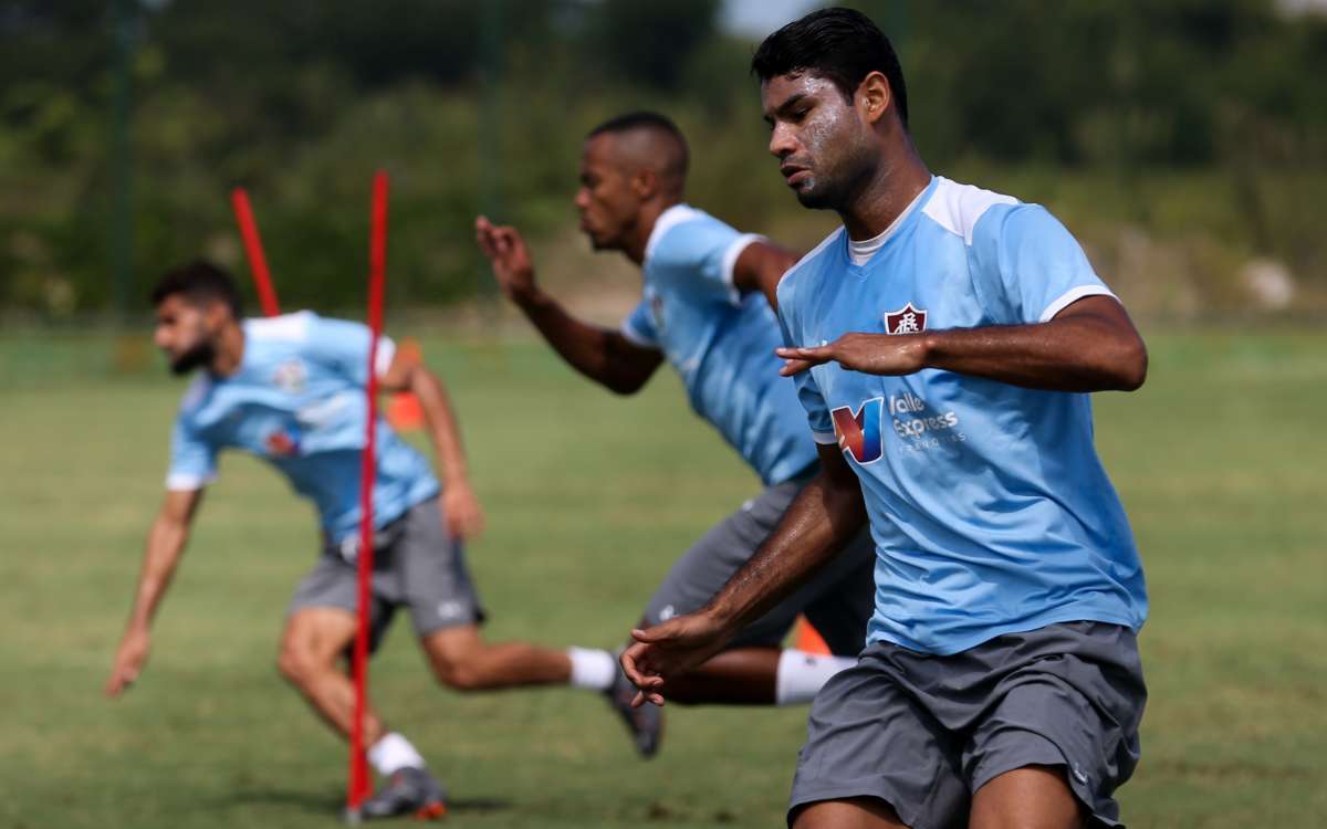 Gum se revoltou com decisão da arbitragem - LUCAS MERÇON / FLUMINENSE F.C.