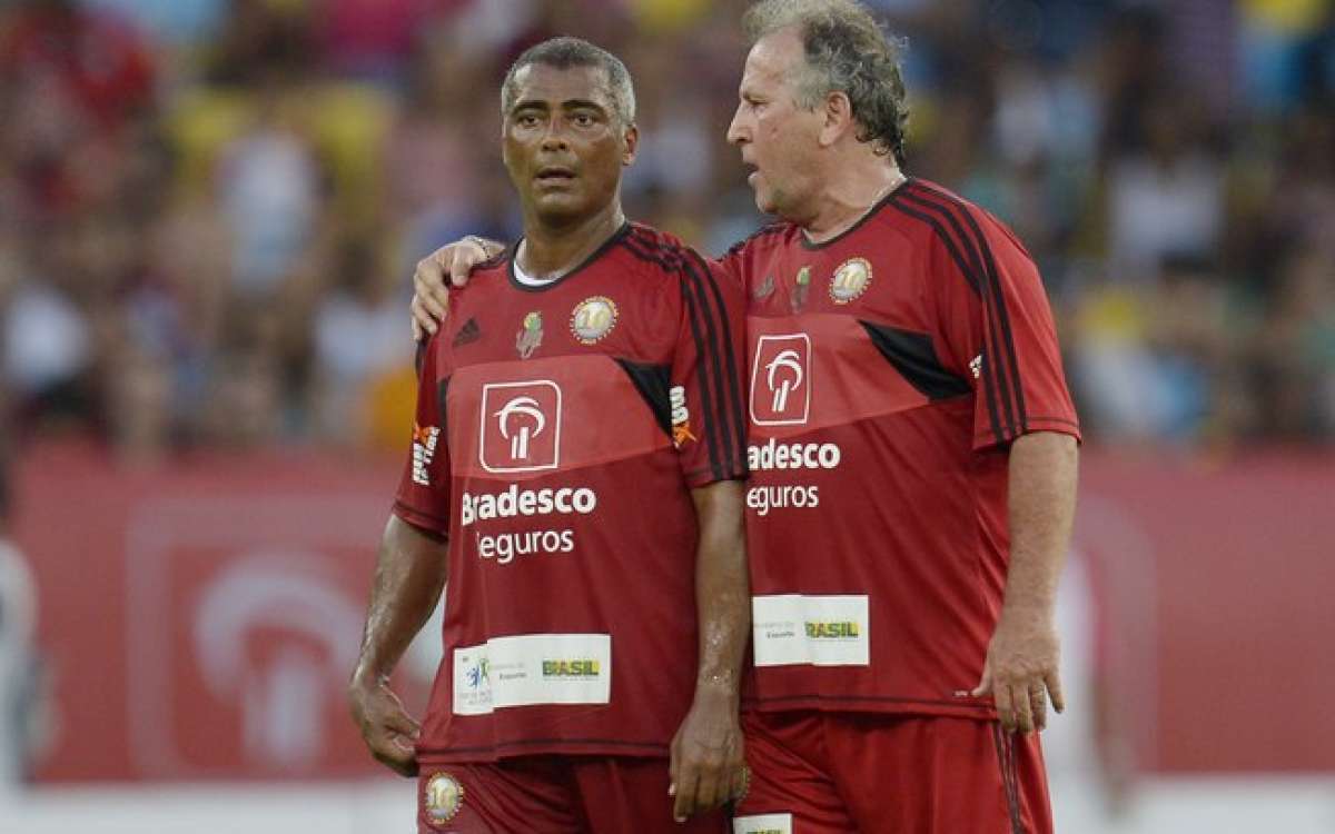 Rom&aacute;rio ao lado de Zico em Jogo das Estrelas - Divulga&ccedil;&atilde;o