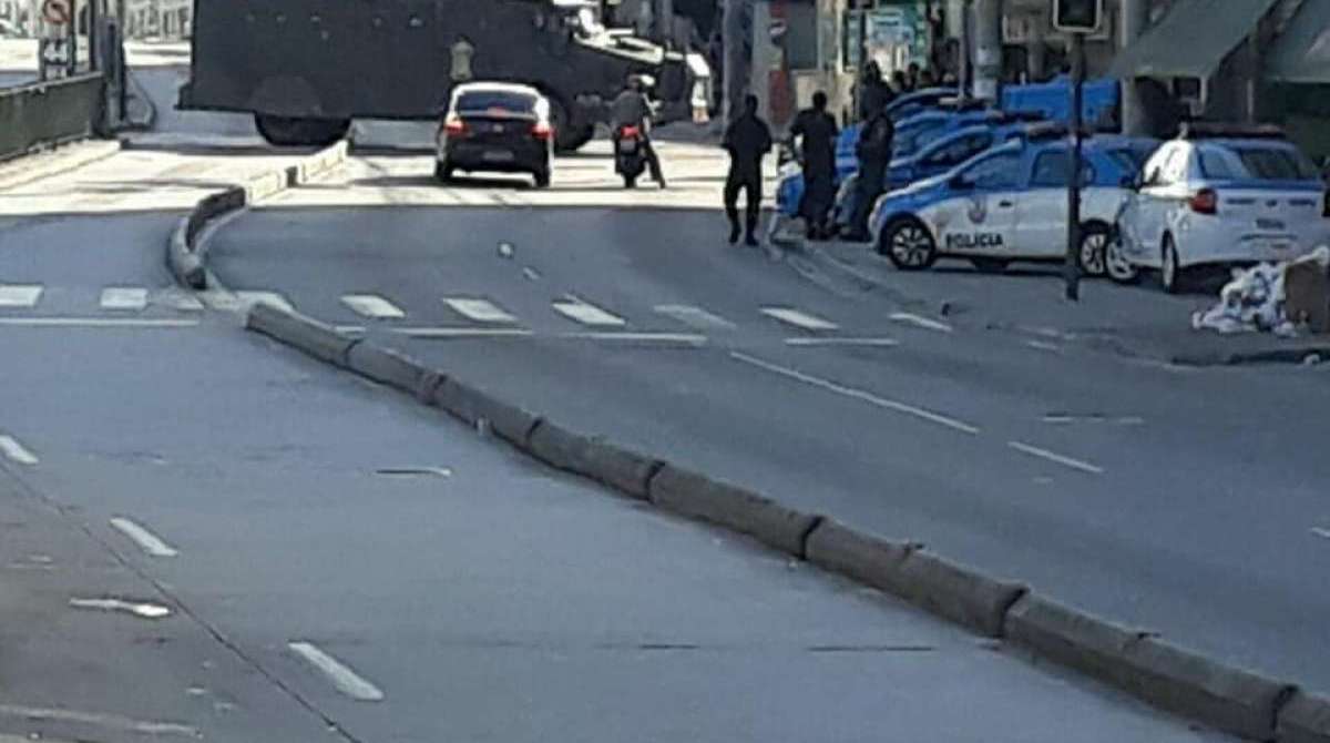 PM faz operação no Bateu Mouche. Dois policiais foram baleados e um deles acabou morrendo