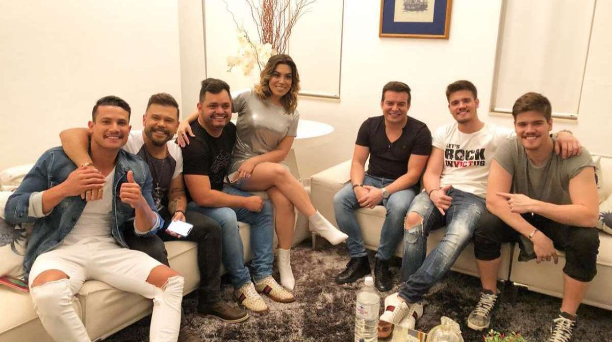  Israel Novaes, Marcos, Naiara e o marido Rafael Cabral, Belutti, e os irmãos Breno e Caio Cesar. - Divulgação