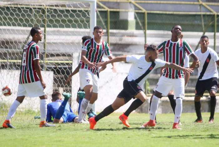 Vasco derrotou o Fluminense por 3 a 1 e avanou  final