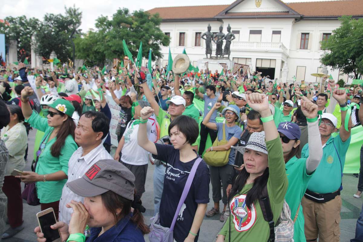 Tailandeses protestam contra construção de casas em montanha sagrada - AFP 