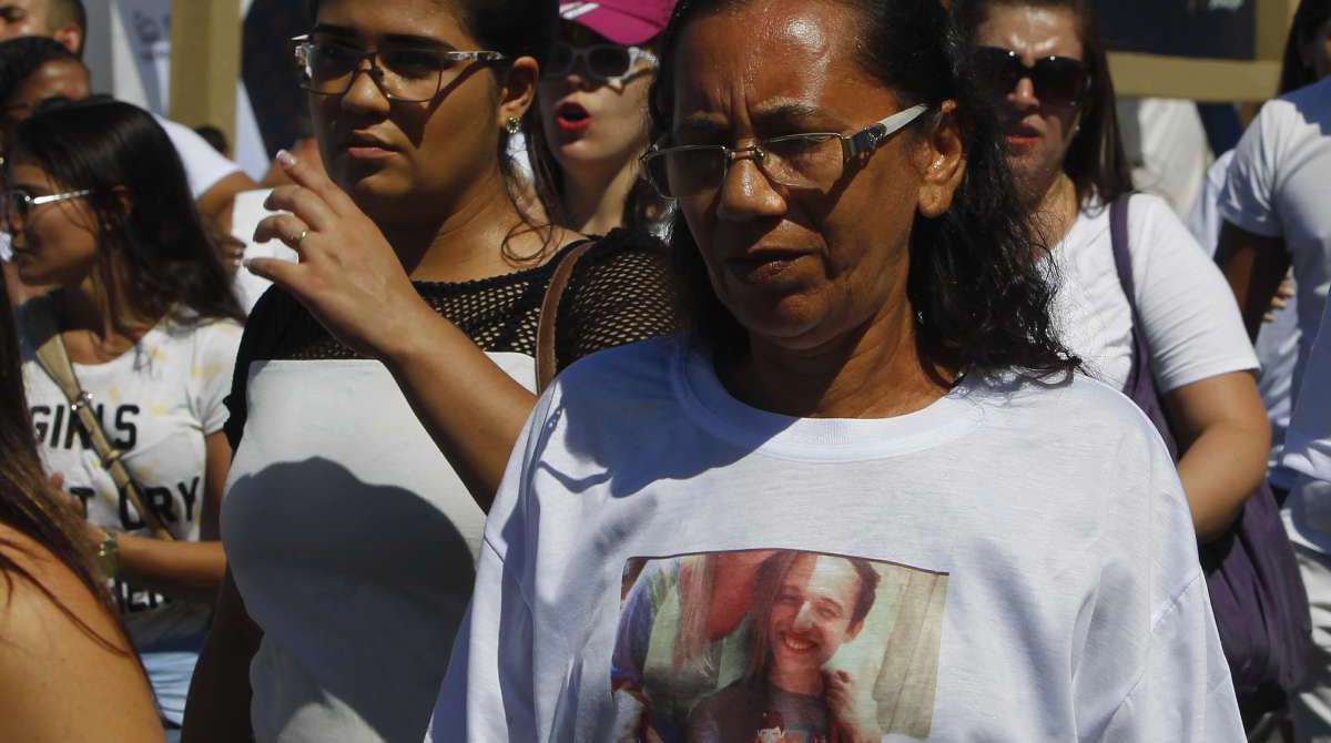 Protesto de parentes e amigo do Leonardo Luiz do Nascimento na Praia de Copacabana pedindo Justiça,o rapaz foi preso injustamente segundo eles, muito abalada  Maria do Livramento, Mãe participou do protesto Severino  Silva Agencia O Dia