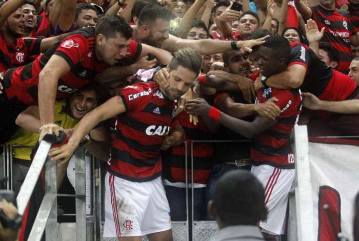 Campeonato Brasileiro de Futebol 2018 Serie A. Jogo entre as equipes do Ceara X Flamengo realizado na noite de hoje noa Arena Castelao em Fortaleza Ceara. Na foto Diego comemora o terceiro gol do Flamengo..Foto: LC Moreira