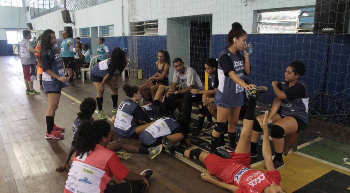 28/04/2018 - Caderno Baixada. Jogos da Baixada. Semi fina lHandbol feminino Duque de Caxias e Belford Roxo.Foto: Fernanda Dias / Ag�ncia O Dia.