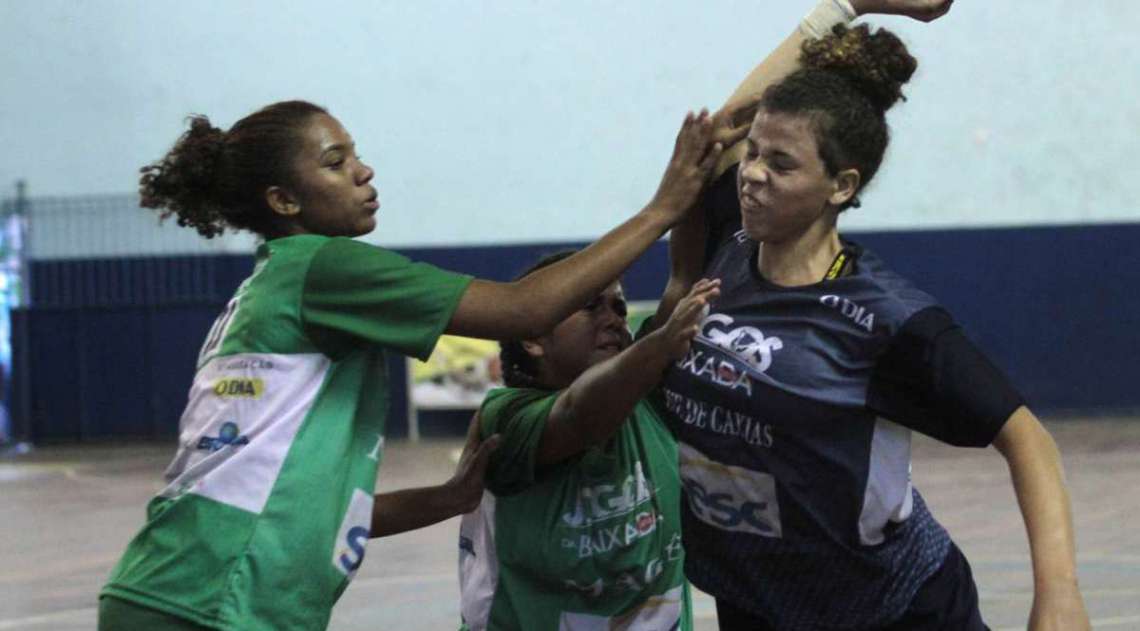 28/04/2018 - Caderno Baixada. Jogos da Baixada. Final Handbol feminino Duque de Caxias e Mag�. Equipe de Mag� foi a vencedora.Foto: Fernanda Dias / Ag�ncia O Dia.