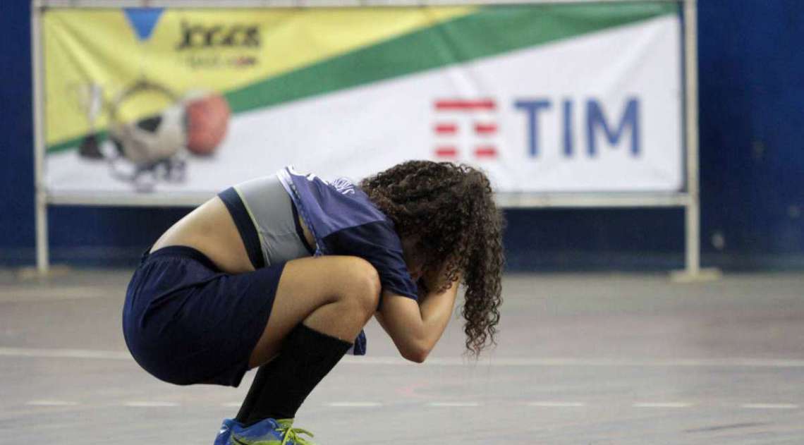 28/04/2018 - Caderno Baixada. Jogos da Baixada. Final Handbol feminino Duque de Caxias e Mag�. Equipe de Mag� foi a vencedora.Foto: Fernanda Dias / Ag�ncia O Dia.