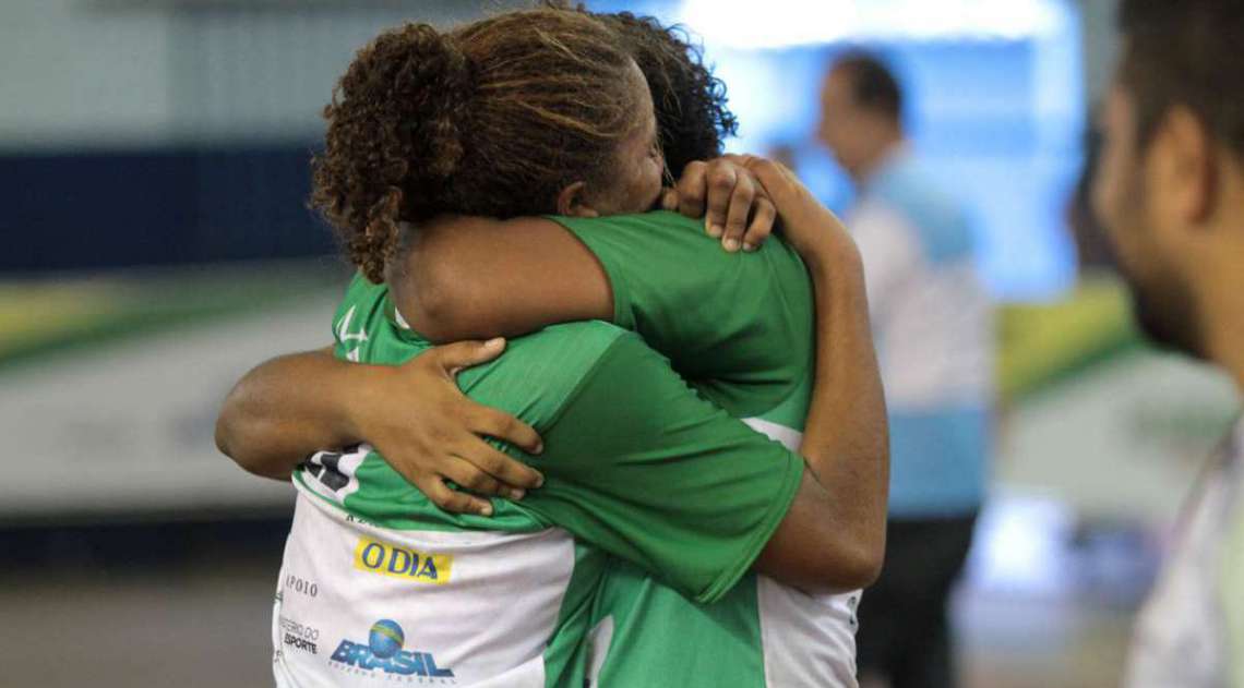 28/04/2018 - Caderno Baixada. Jogos da Baixada. Final Handbol feminino Duque de Caxias e Mag�. Equipe de Mag� foi a vencedora.Foto: Fernanda Dias / Ag�ncia O Dia.