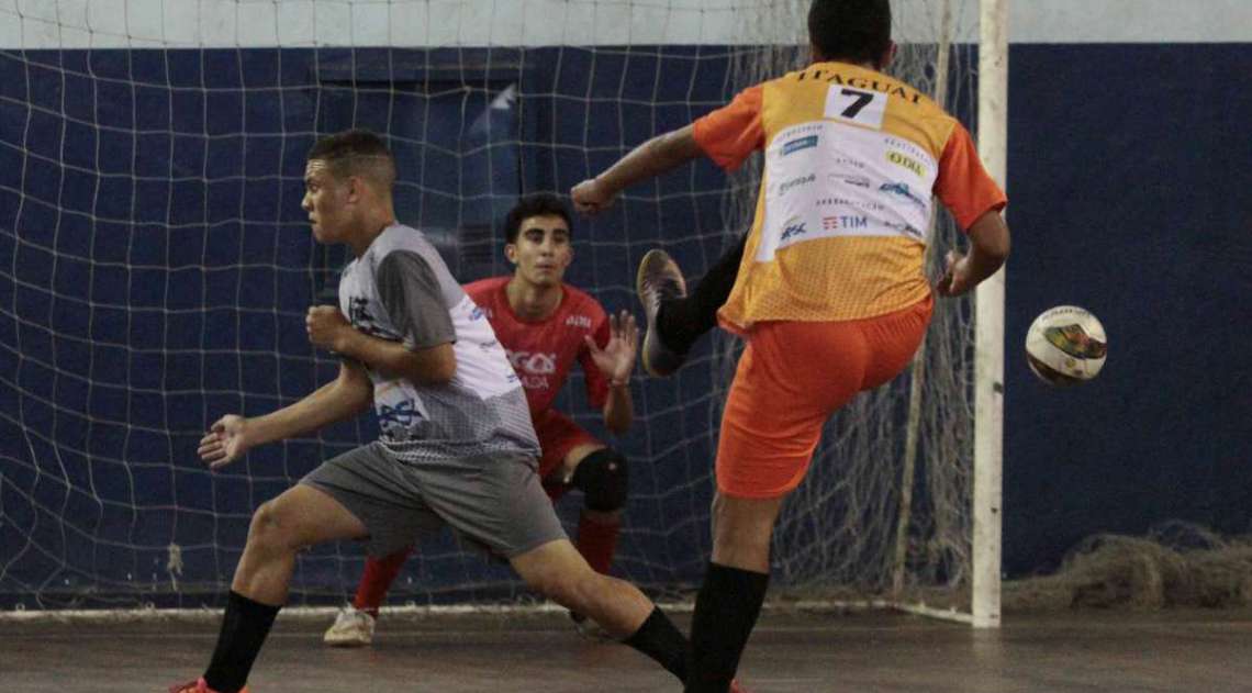 29/04/2018 - Caderno Baixada. Jogos da Baixada. Final Fustal Masculino. Paracambi e Itagua�. Equipe vencedora Itagua�. Foto: Fernanda Dias / Ag�ncia O Dia.