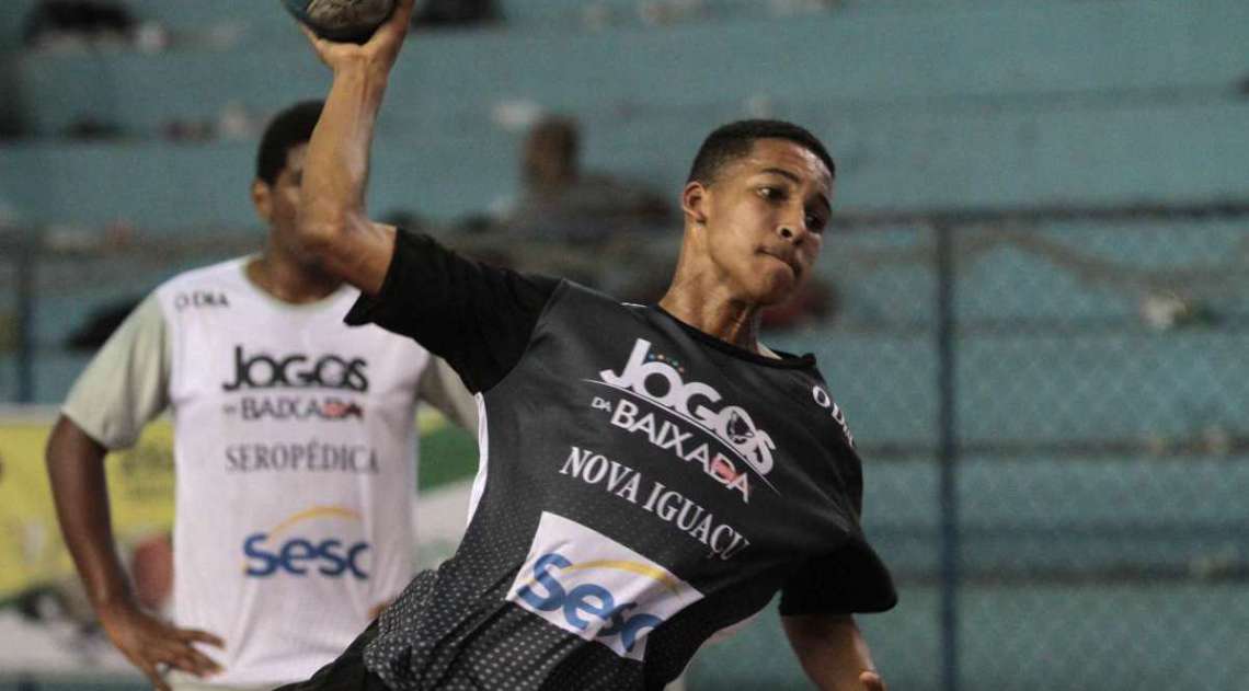 29/04/2018 - Caderno Baixada. Jogos da Baixada. Handbol Masculino. Duque de Caxias e Nova Igua�u.Foto: Fernanda Dias / Ag�ncia O Dia.