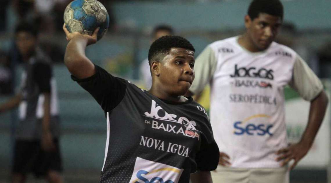 29/04/2018 - Caderno Baixada. Jogos da Baixada. Handbol Masculino. Duque de Caxias e Nova Igua�u.Foto: Fernanda Dias / Ag�ncia O Dia.