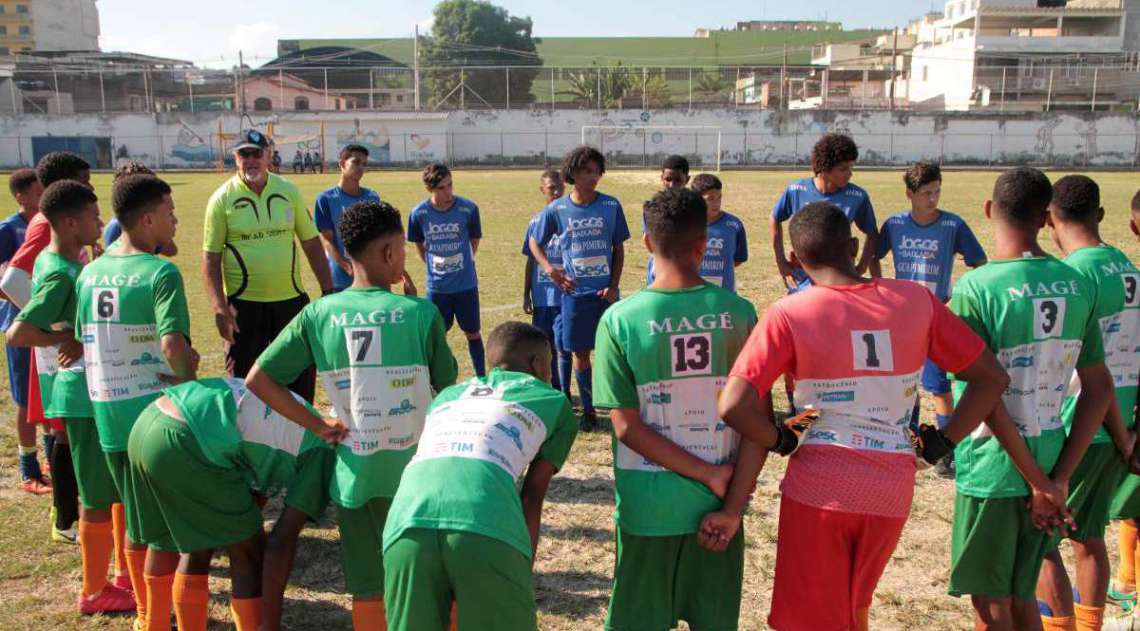 29/04/2018 - Caderno Baixada. Jogos da Baixada. Final Futebol de campo masculino. Mag� e Guapimirim. Mag� foi a equipe vencedora. Foto: Fernanda Dias / Ag�ncia O Dia.