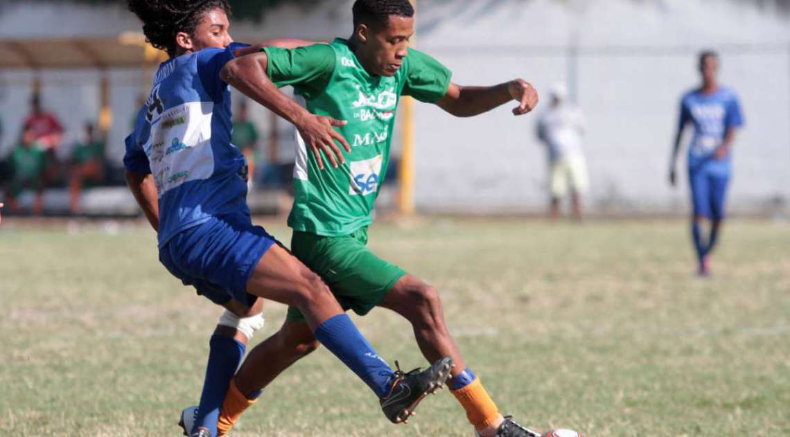 29/04/2018 - Caderno Baixada. Jogos da Baixada. Final Futebol de campo masculino. Mag� e Guapimirim. Mag� foi a equipe vencedora. Foto: Fernanda Dias / Ag�ncia O Dia.