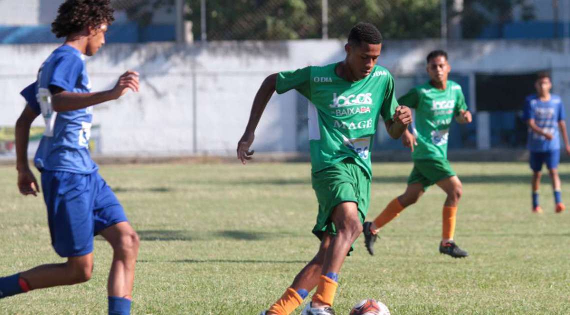 29/04/2018 - Caderno Baixada. Jogos da Baixada. Final Futebol de campo masculino. Mag� e Guapimirim. Mag� foi a equipe vencedora. Foto: Fernanda Dias / Ag�ncia O Dia.