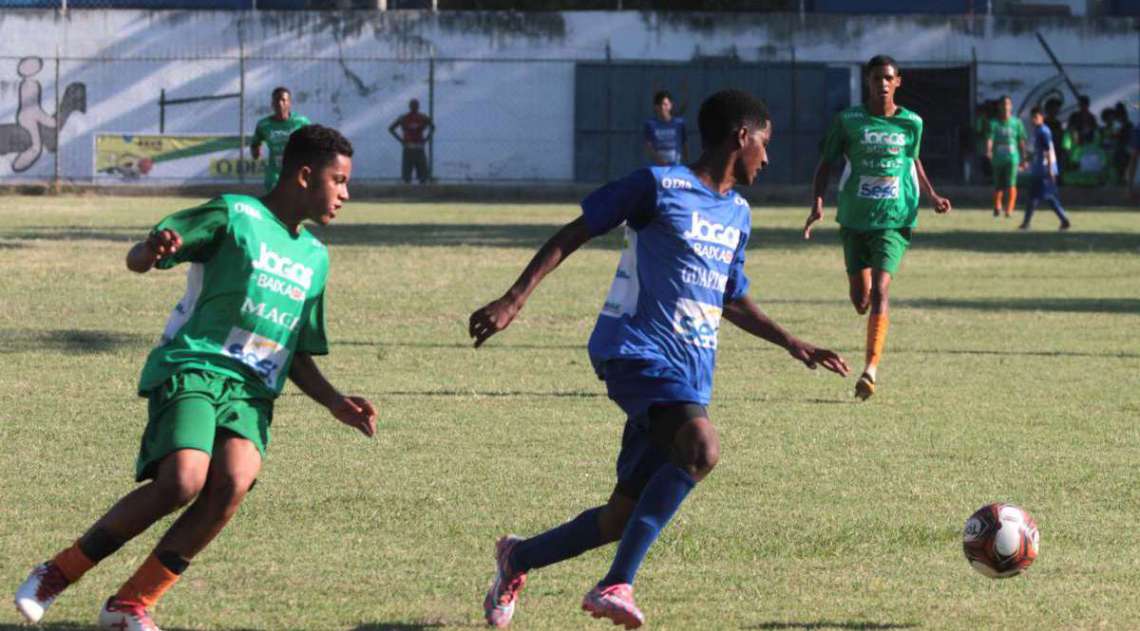 29/04/2018 - Caderno Baixada. Jogos da Baixada. Final Futebol de campo masculino. Mag� e Guapimirim. Mag� foi a equipe vencedora. Foto: Fernanda Dias / Ag�ncia O Dia.