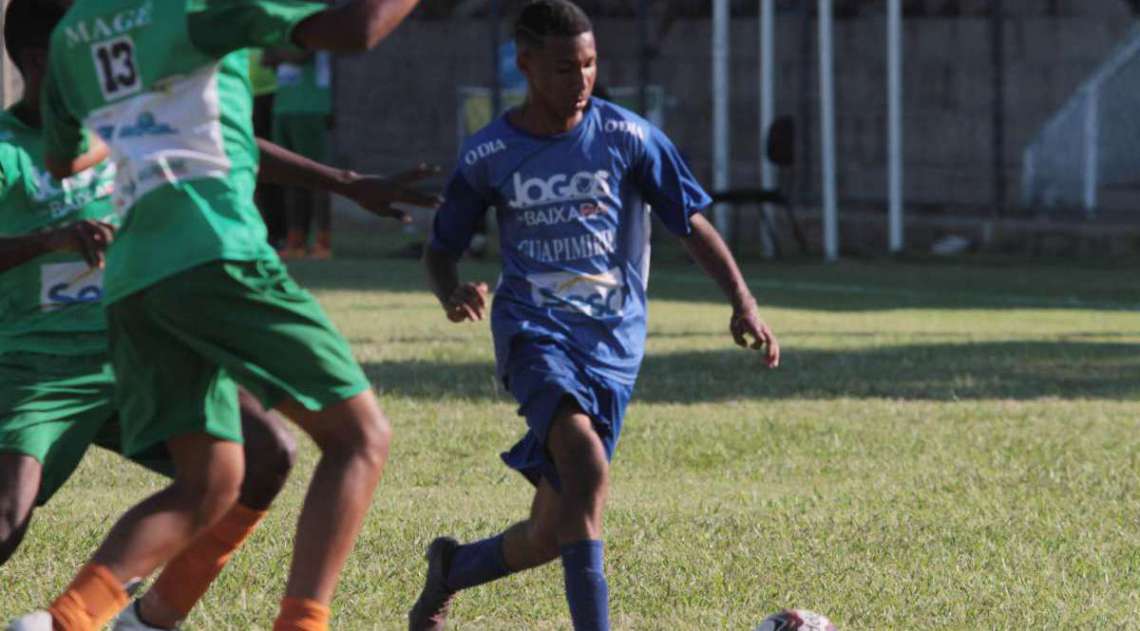 29/04/2018 - Caderno Baixada. Jogos da Baixada. Final Futebol de campo masculino. Mag� e Guapimirim. Mag� foi a equipe vencedora. Foto: Fernanda Dias / Ag�ncia O Dia.