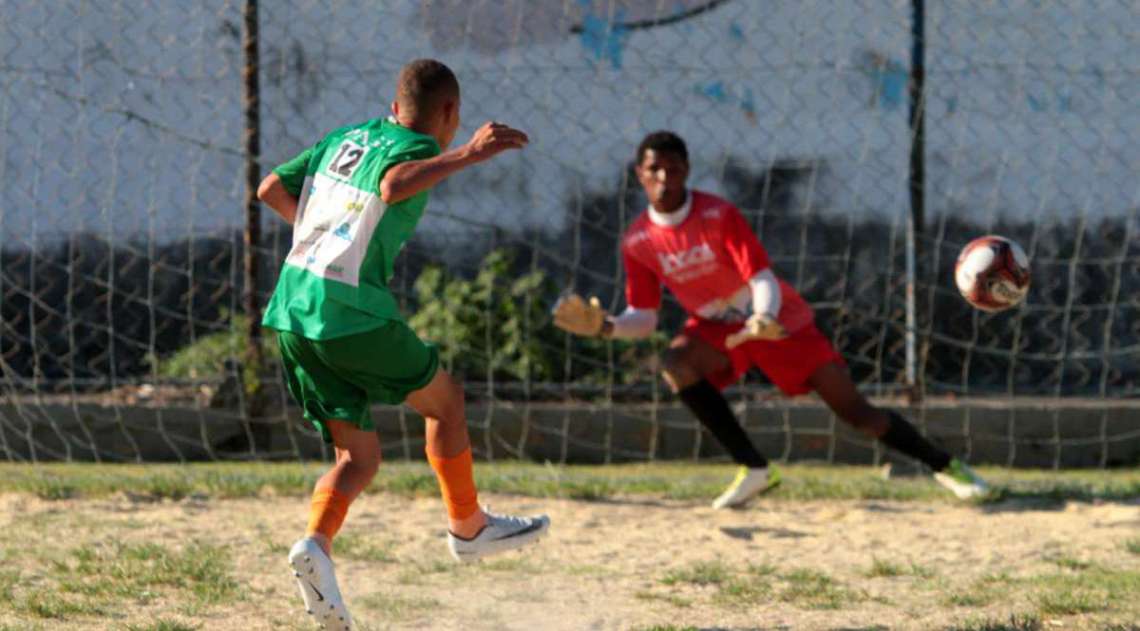 29/04/2018 - Caderno Baixada. Jogos da Baixada. Final Futebol de campo masculino. Mag� e Guapimirim. Mag� foi a equipe vencedora.Foto: Fernanda Dias / Ag�ncia O Dia.