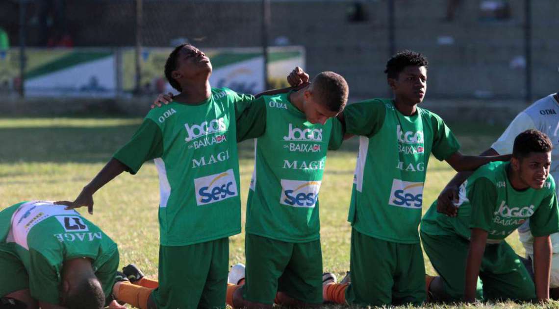 29/04/2018 - Caderno Baixada. Jogos da Baixada. Final Futebol de campo masculino. Mag� e Guapimirim. Mag� foi a equipe vencedora.Foto: Fernanda Dias / Ag�ncia O Dia.