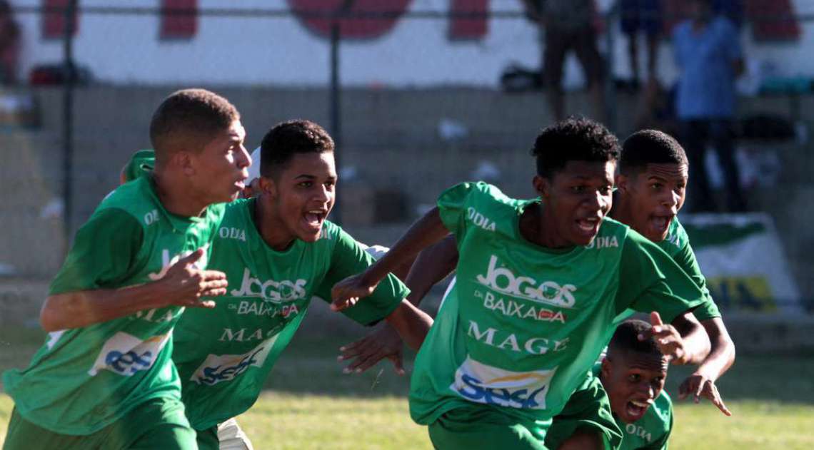 Magé comemora ouro inédito no futebol, na decisão por pênaltis contra Guapi