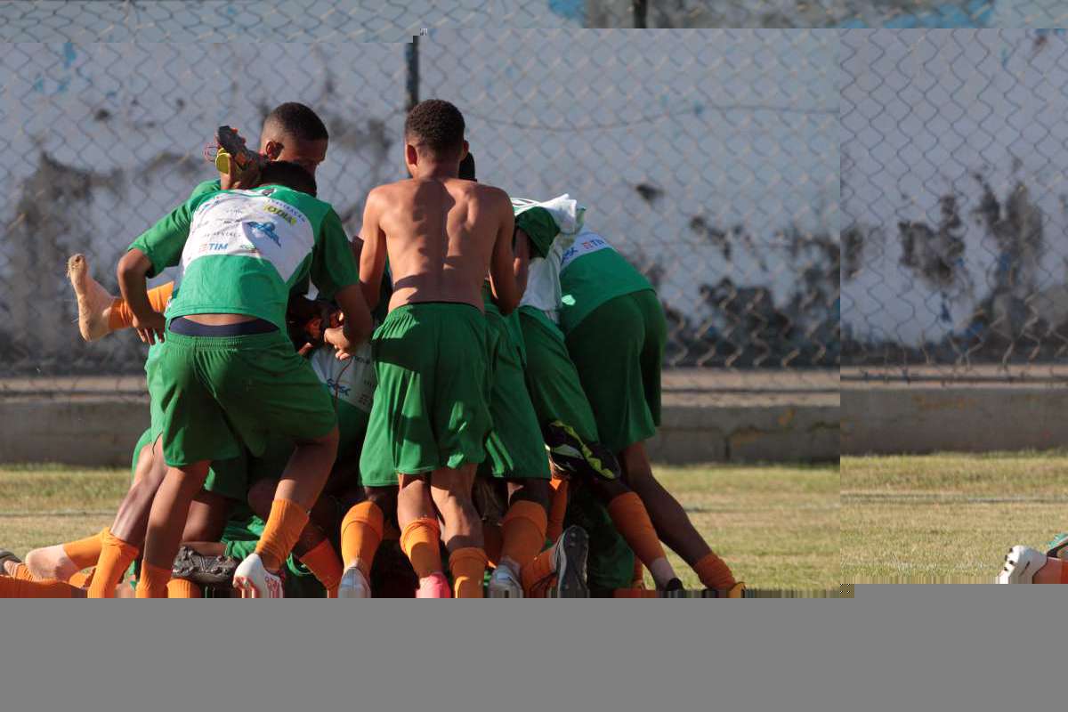 29/04/2018 - Caderno Baixada. Jogos da Baixada. Final Futebol de campo masculino. Mag� e Guapimirim. Mag� foi a equipe vencedora.Foto: Fernanda Dias / Ag�ncia O Dia.