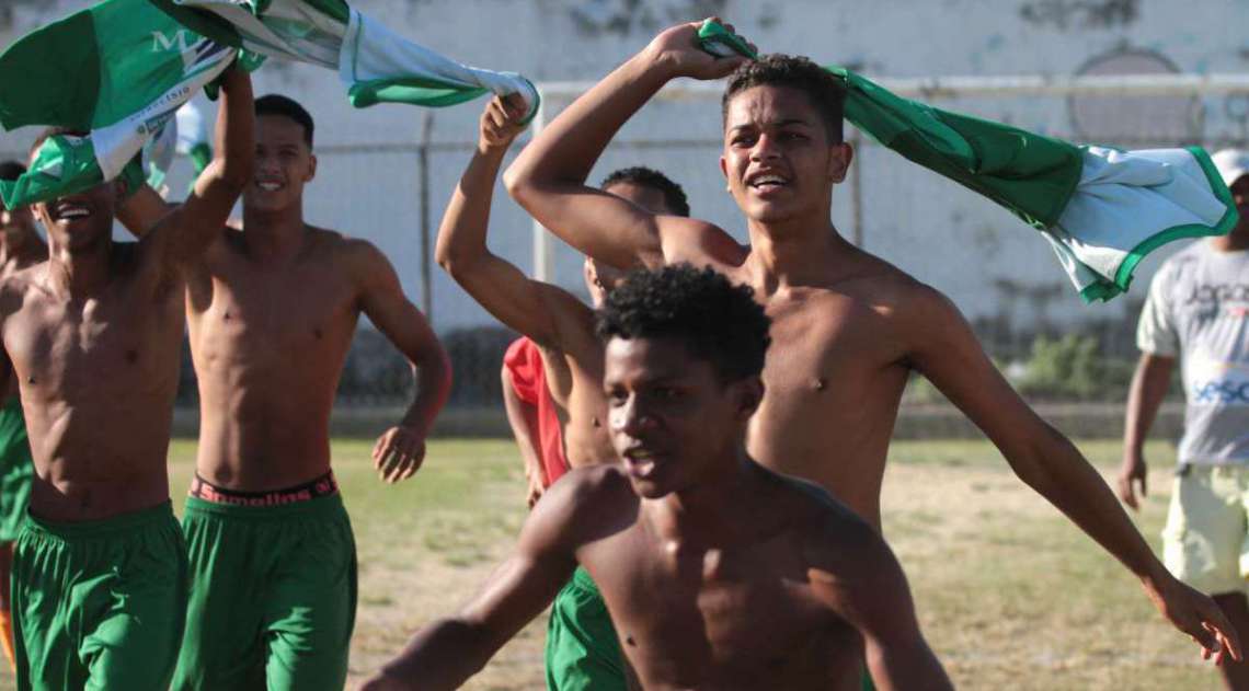 29/04/2018 - Caderno Baixada. Jogos da Baixada. Final Futebol de campo masculino. Mag� e Guapimirim. Mag� foi a equipe vencedora.Foto: Fernanda Dias / Ag�ncia O Dia.