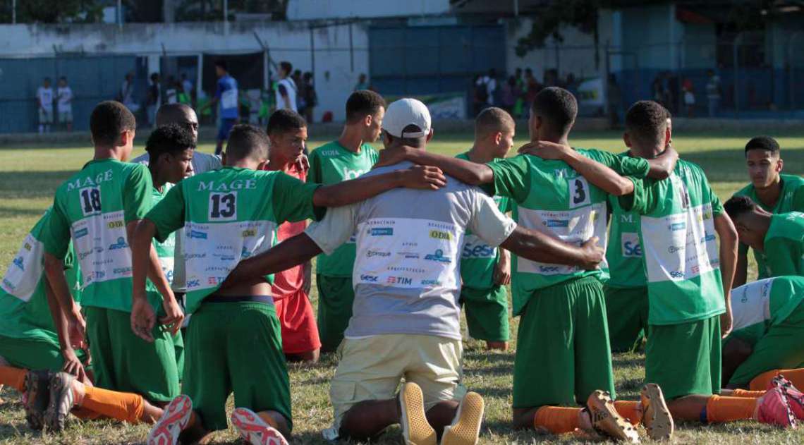 29/04/2018 - Caderno Baixada. Jogos da Baixada. Final Futebol de campo masculino. Mag� e Guapimirim. Mag� foi a equipe vencedora.Foto: Fernanda Dias / Ag�ncia O Dia.