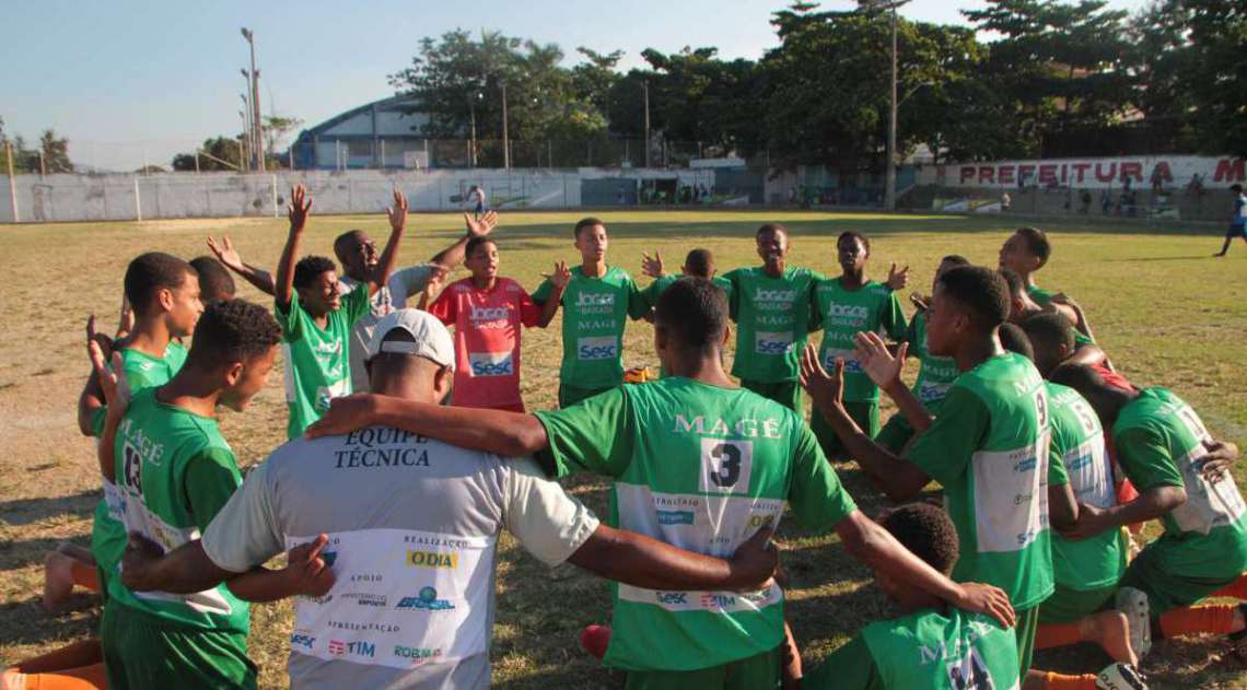 29/04/2018 - Caderno Baixada. Jogos da Baixada. Final Futebol de campo masculino. Mag� e Guapimirim. Mag� foi a equipe vencedora.Foto: Fernanda Dias / Ag�ncia O Dia.