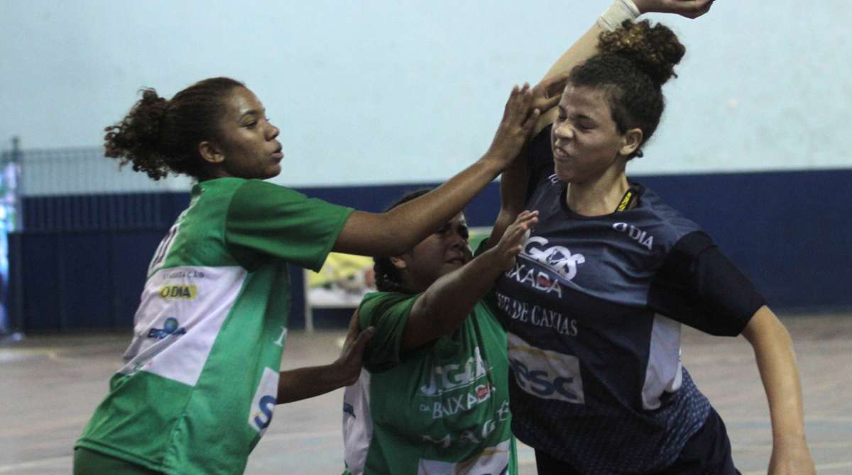 28/04/2018 - Caderno Baixada. Jogos da Baixada. Final Handbol feminino Duque de Caxias e Magé. Equipe de Magé foi a vencedora.Foto: Fernanda Dias / Agência O Dia.