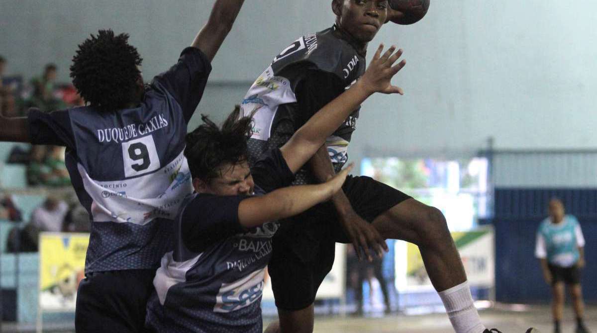 29/04/2018 - Caderno Baixada. Jogos da Baixada. Handbol Masculino. Duque de Caxias e Nova Iguaçu.Foto: Fernanda Dias / Agência O Dia.