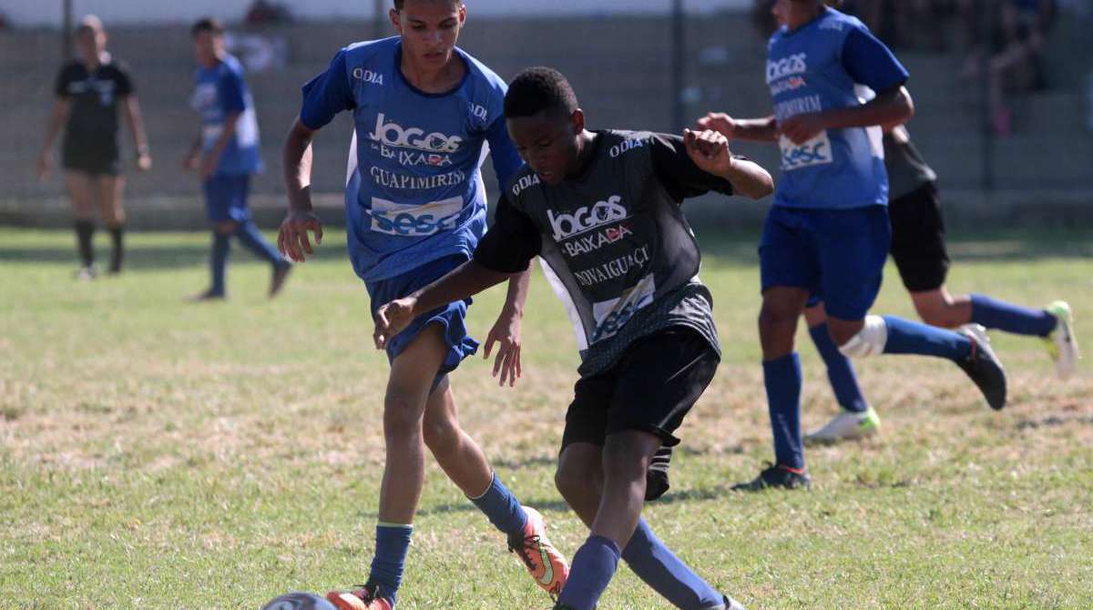 29/04/2018 - Caderno Baixada. Jogos da Baixada. Futebol de Campo masculino. Guapimirim e Nova Iguaçu. Foto: Fernanda Dias / Agência O Dia.