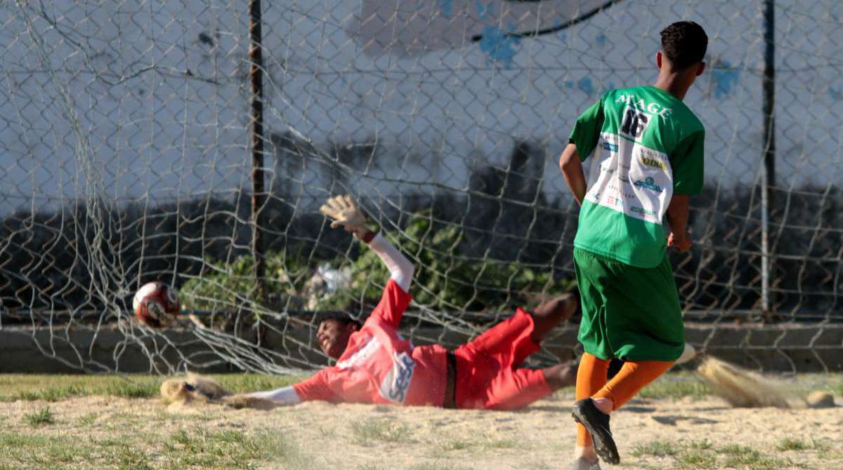 29/04/2018 - Caderno Baixada. Jogos da Baixada. Final Futebol de campo masculino. Magé e Guapimirim. Magé foi a equipe vencedora.Foto: Fernanda Dias / Agência O Dia. - Fernanda Dias
