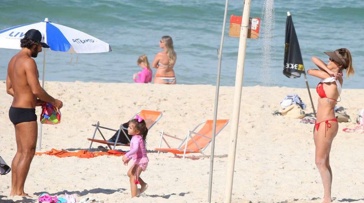 Deborah Secco e família - Agnews