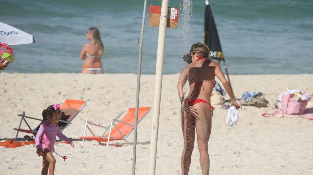 Deborah Secco e família