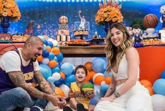 Aline Gotschalg  e Fernando Medeiros no anivers�rio do filho Lucca