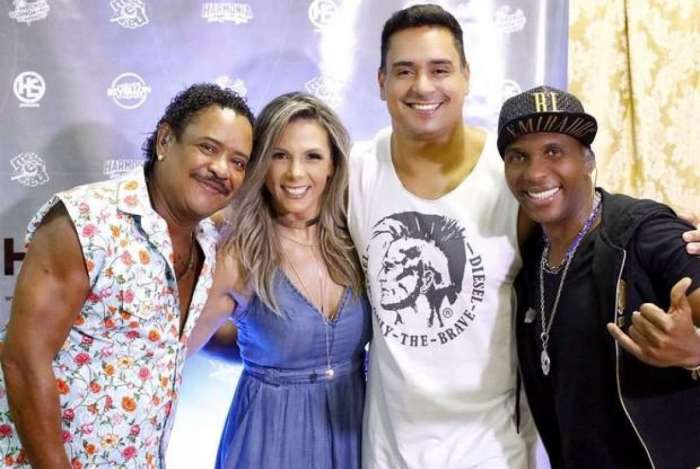 Carla Perez com Compadre Washington e o marido Xanddy do Harmonia do Samba